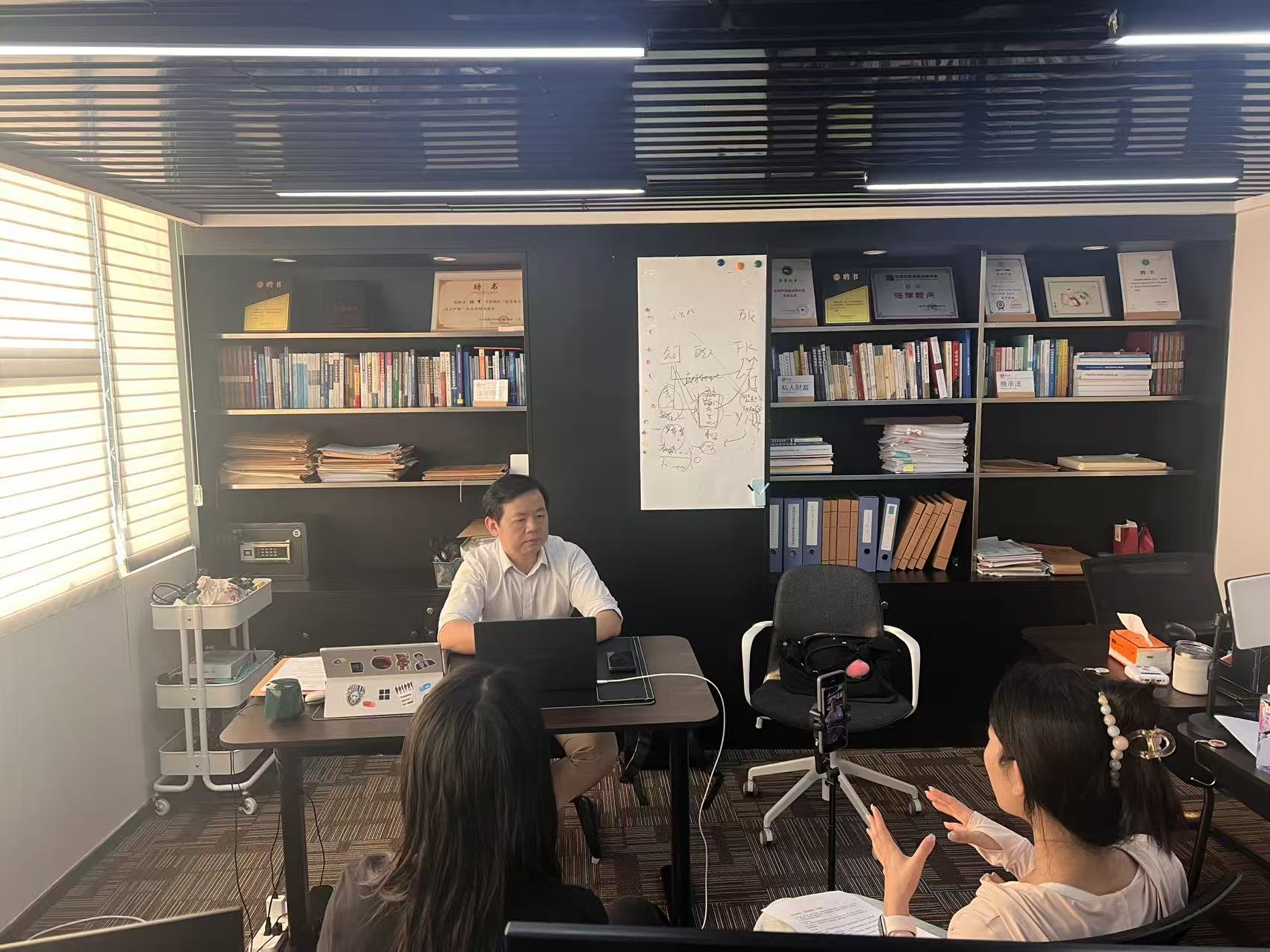 林军律师工作照(腾讯官方视频号专访现场)